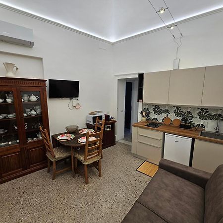 Grey House Apartments 卡塔尼亚 外观 照片