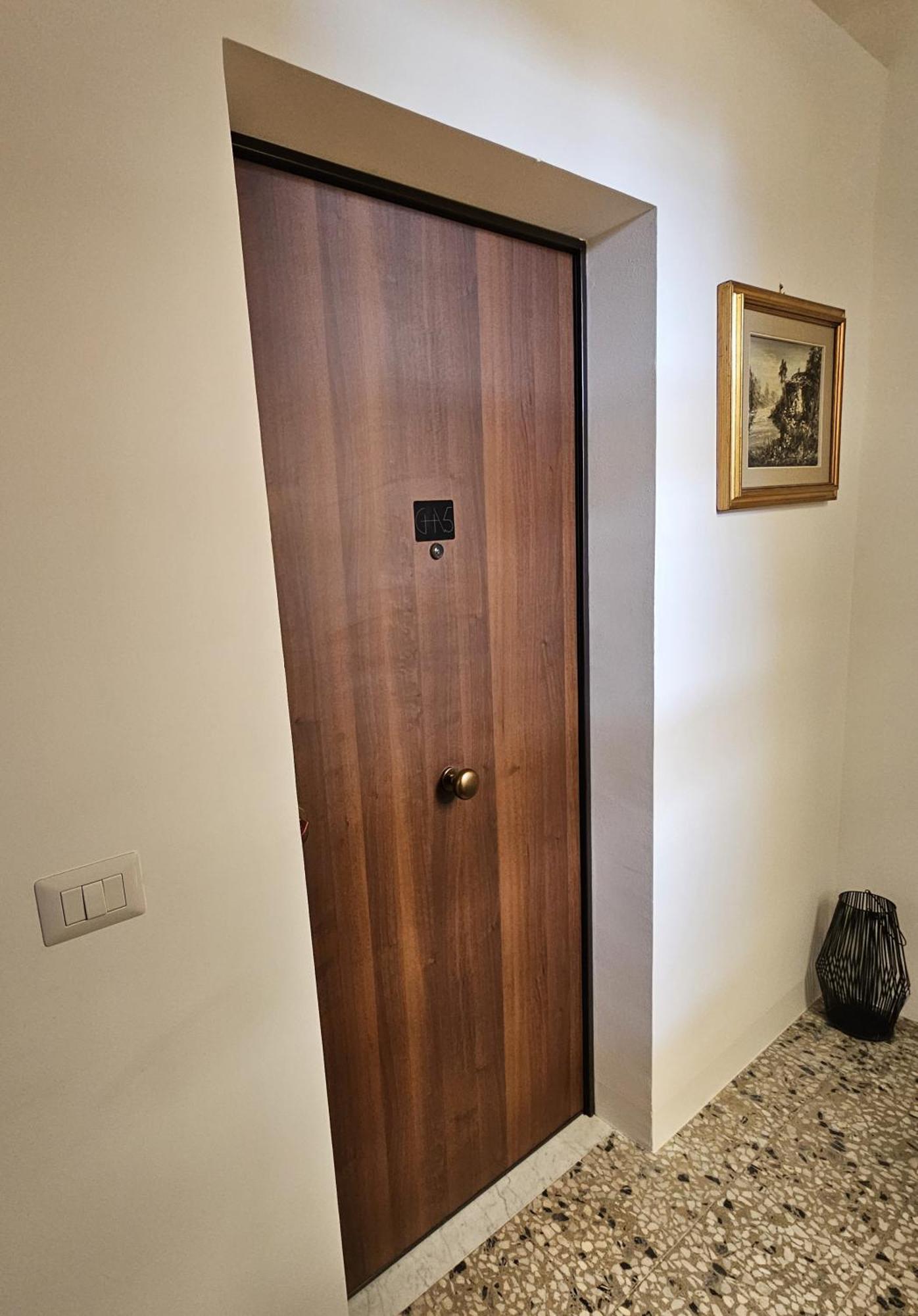 Grey House Apartments 卡塔尼亚 外观 照片